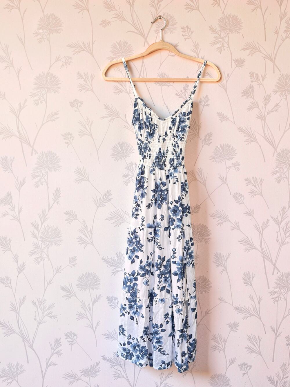 Hollister Women’s M Blue White Floral Maxi Dress Smocked Criss Cross Back NWOT